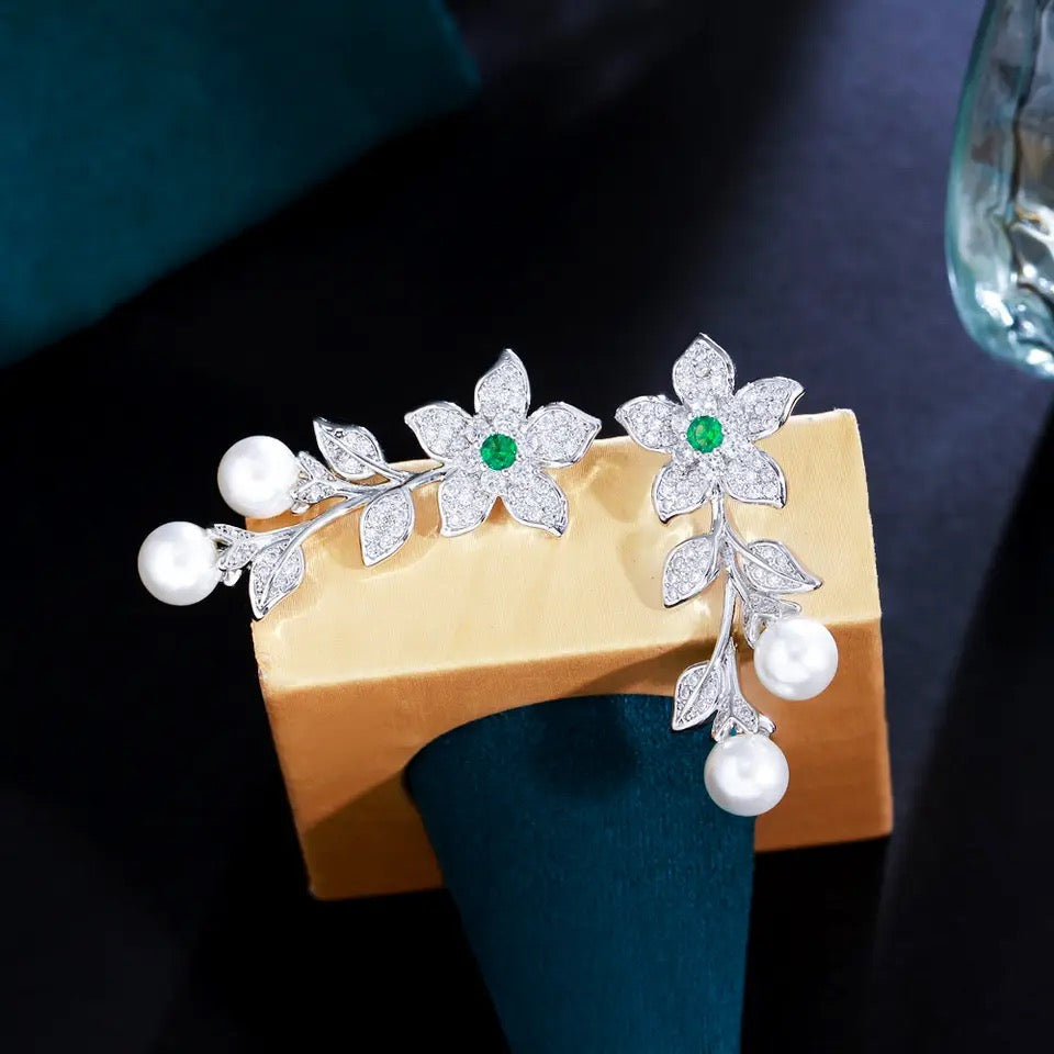 Flower Leaf Shape Green Cubic Zirconia Pave Long Dangle Drop Pearl Earrings
Price BD 12
#jewellery#rings#fyp#foryou#explore#اكسبلور#bracelets#