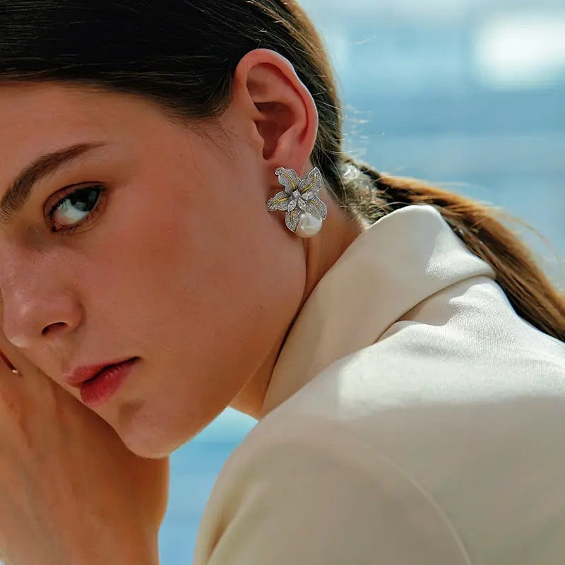 Trendy Flower Simulated Pearl Stud Earrings