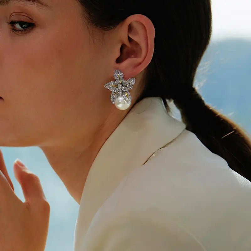 Trendy Flower Simulated Pearl Stud Earrings